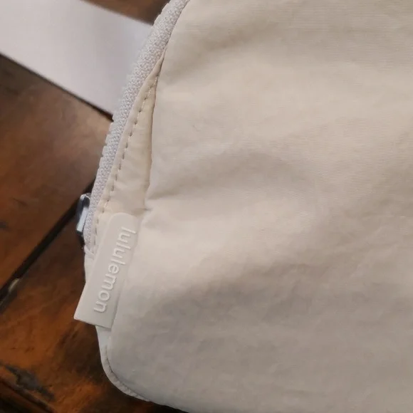 NWOT white opal everywhere belt bag - Picture 6 of 10